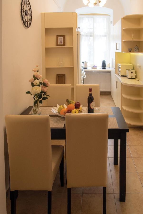 Theatroom Apartman Eger Exterior photo