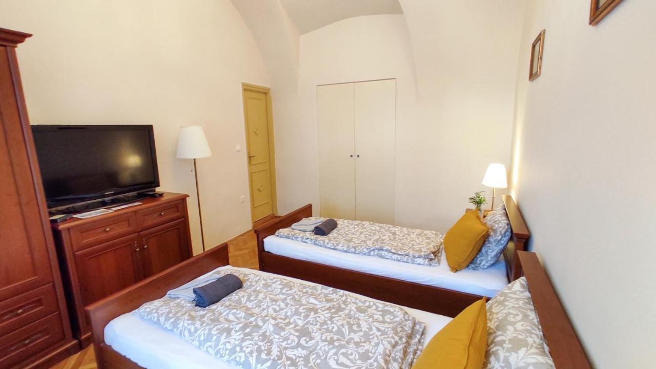 Theatroom Apartman Eger Exterior photo